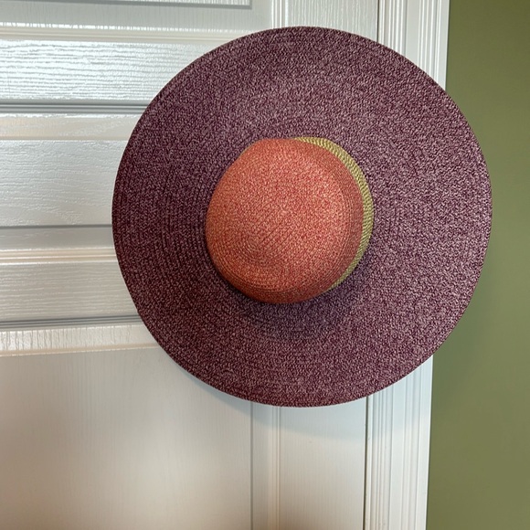 Matching beach purse and hat - Picture 4 of 5